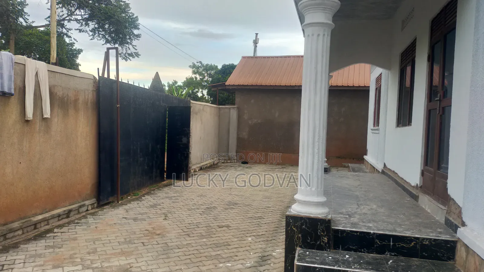 3bdrm Bungalow in Kira for rent