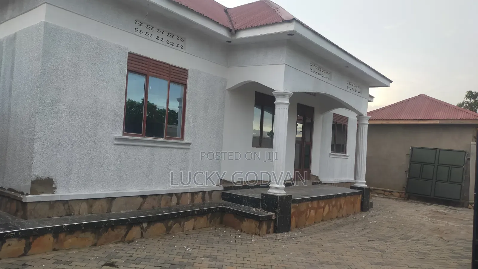 3bdrm Bungalow in Kira for rent