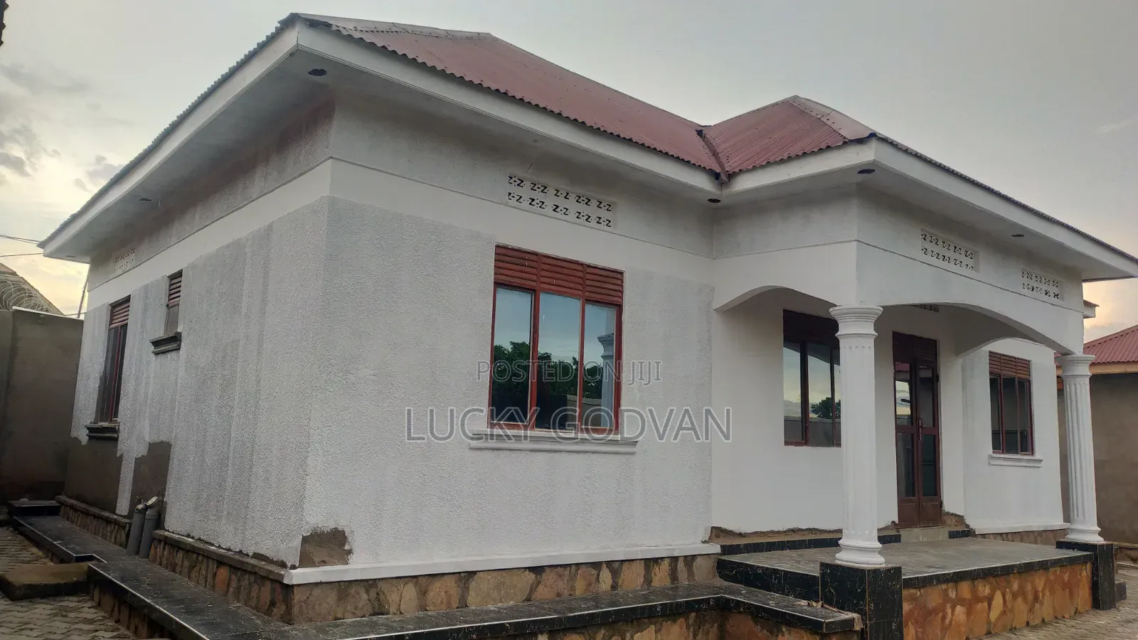 3bdrm Bungalow in Kira for rent