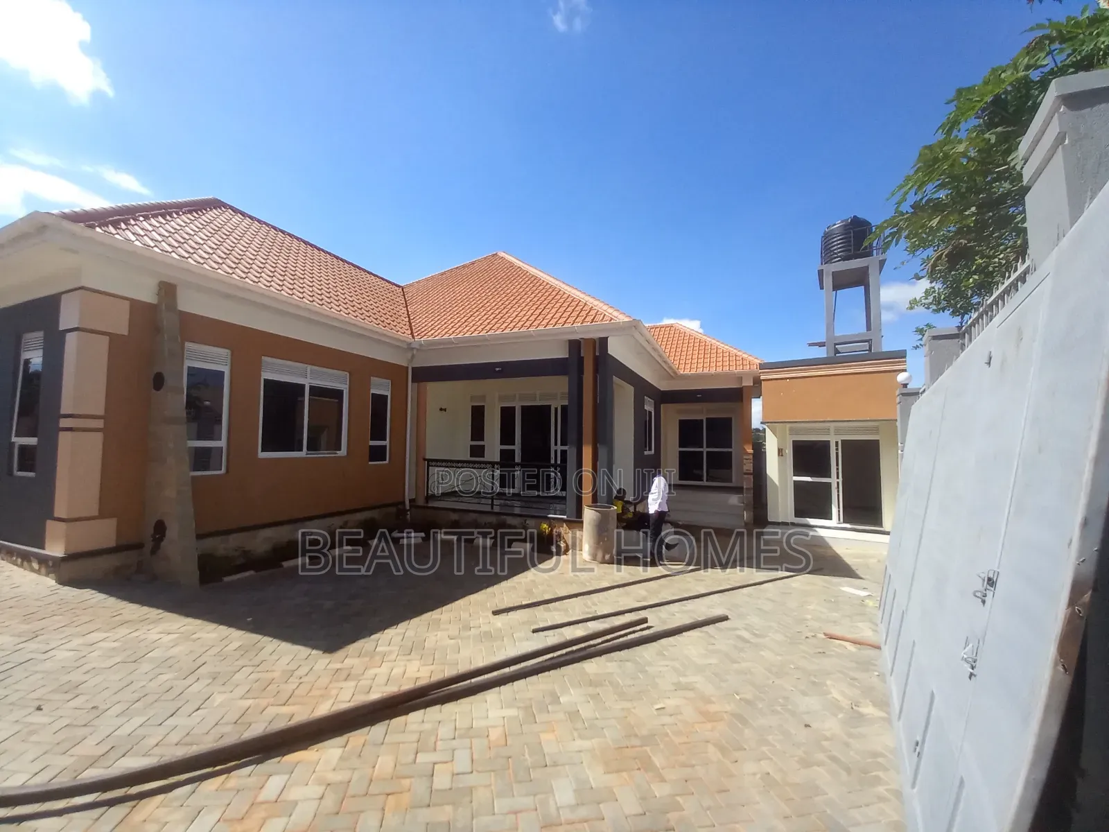 Furnished 4bdrm Bungalow in Kitende Entebbe Road, Ssabagabo-Makindye