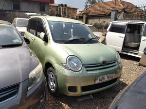 Toyota Sienta 2008 Green