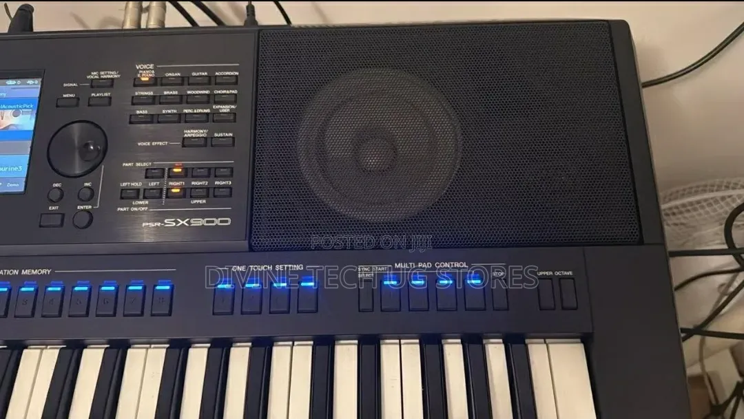 Yamaha PSR-Sx900 Keyboard , Professional 61-Key Arranger Workstation