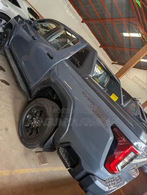 New Toyota Hilux 2025 Gray