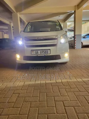 Toyota Noah 2.0 143hp AWD (8 Seater) 2010 White
