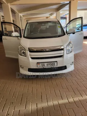 Toyota Noah 2.0 143hp AWD (8 Seater) 2010 White
