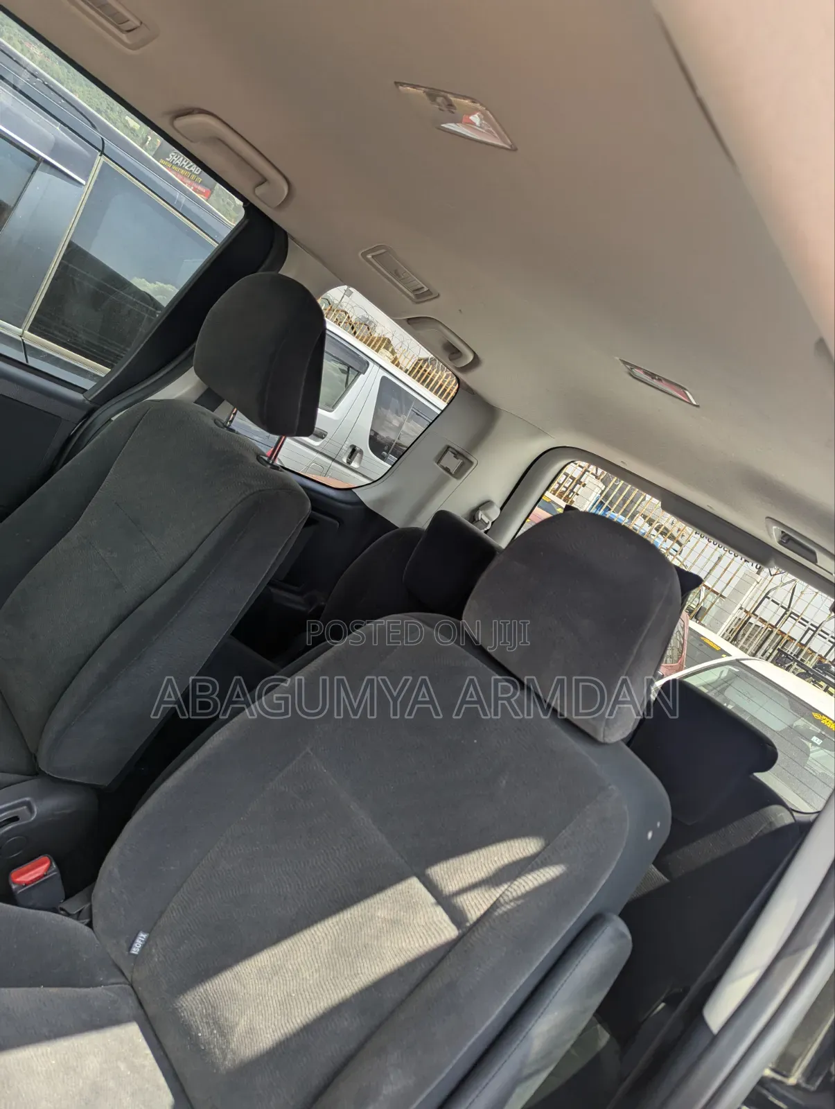 Toyota Noah 2.0 143hp AWD (7 Seater) 2011 Black