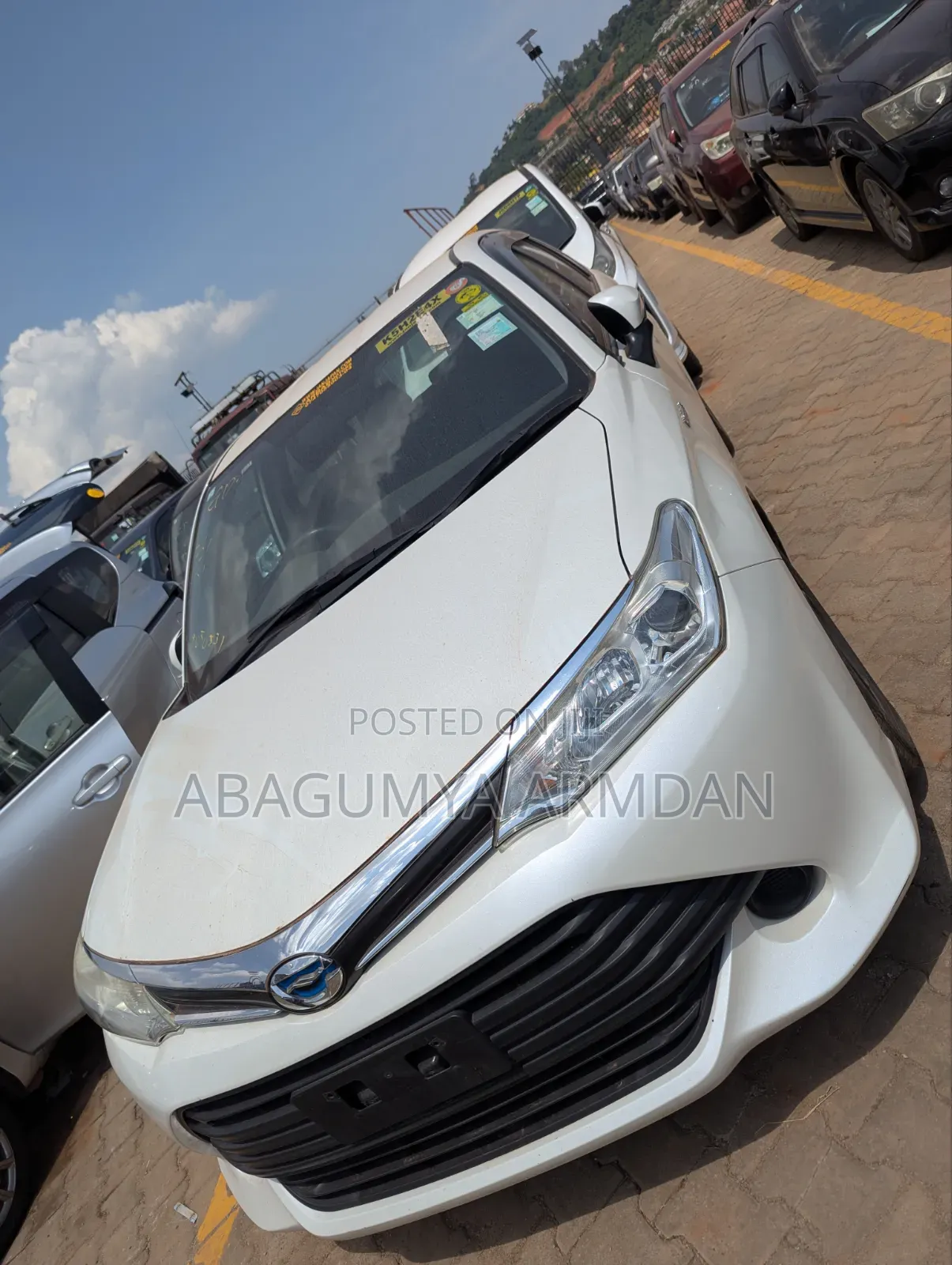 Toyota Corolla Fielder 1.5 Hybrid FWD 2016 White