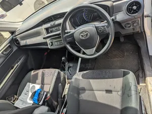 Toyota Corolla Fielder 1.5 Hybrid FWD 2016 White