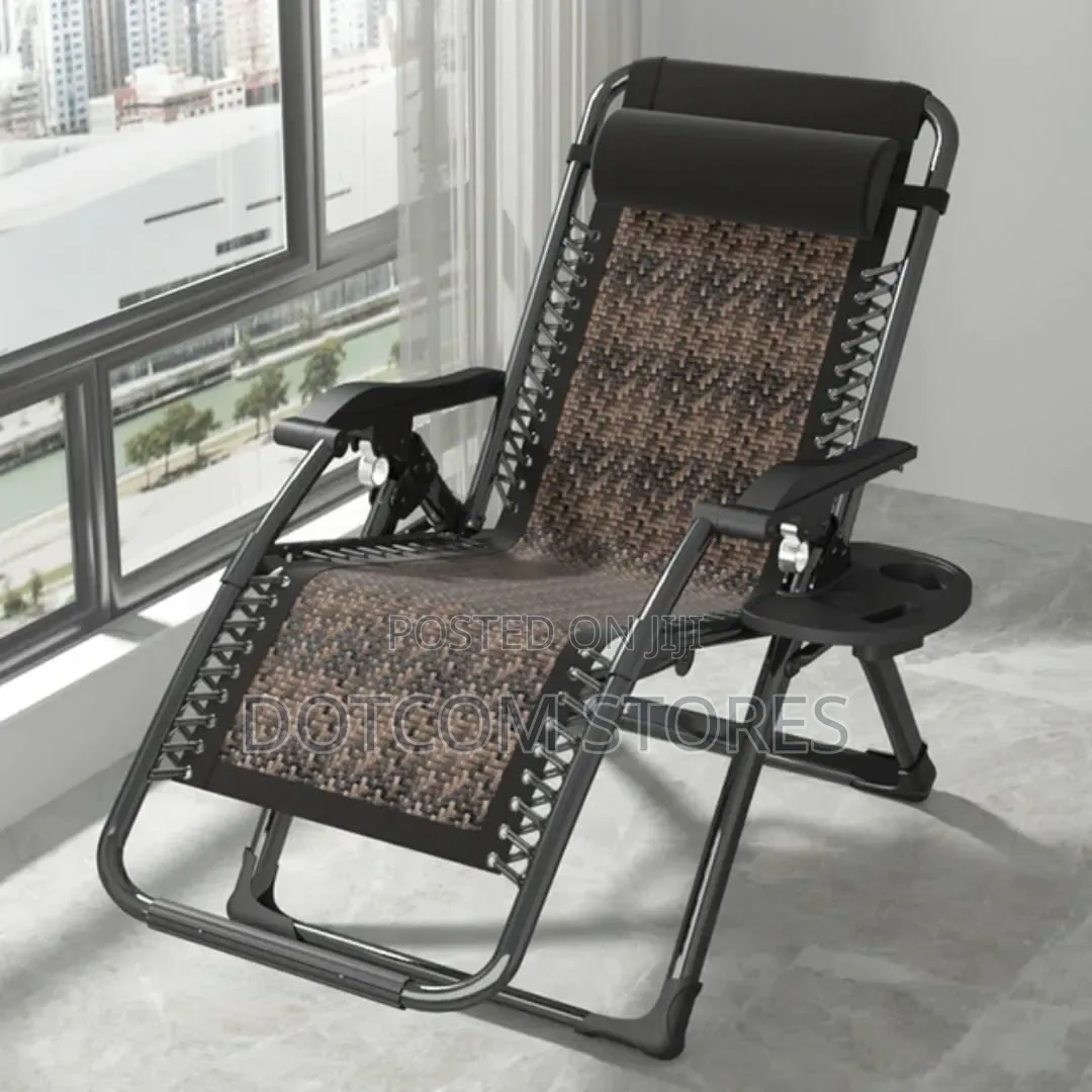 Zero-Gravity Folding Recliner Chair.