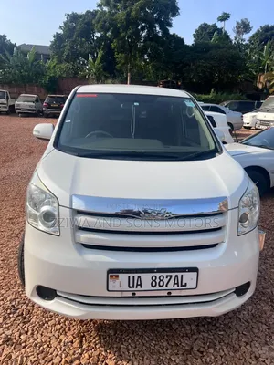 Toyota Noah 2016 White