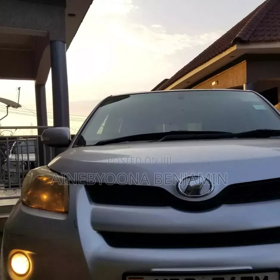 Toyota IST 2009 Silver
