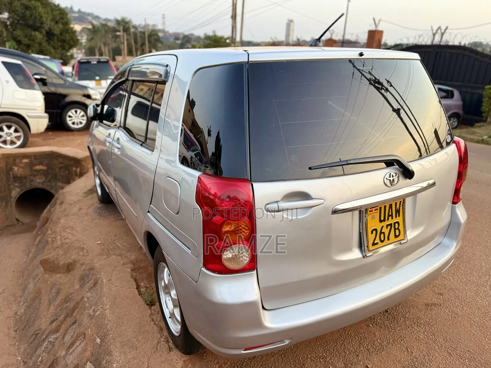 Toyota Raum 2004 White