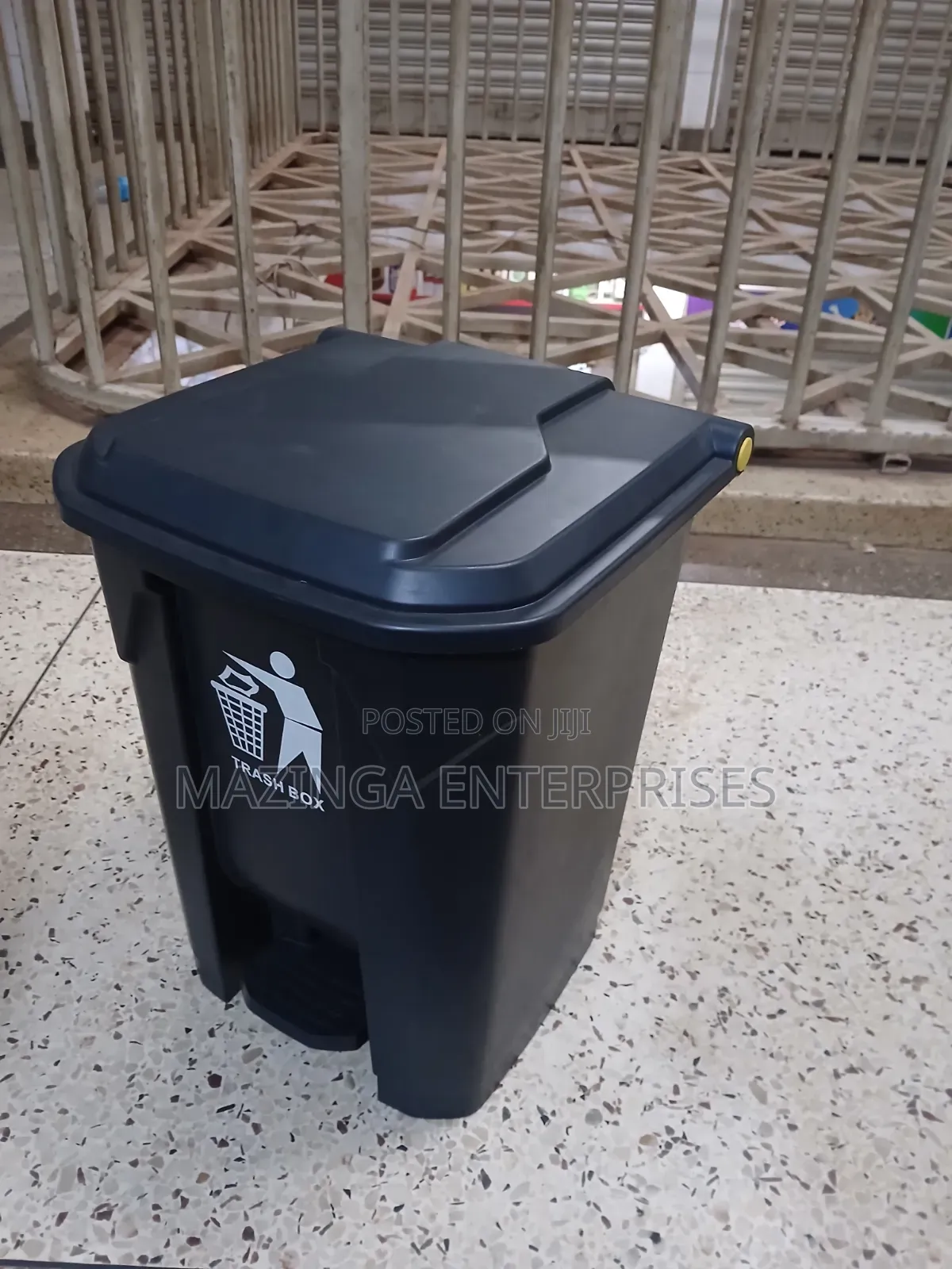 30litres Commercial-grade Plastic Trash Can Waste Bin With Foot Pedal