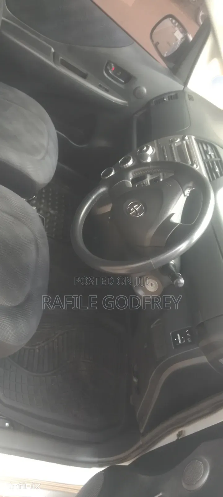Toyota Ractis 2009 Silver