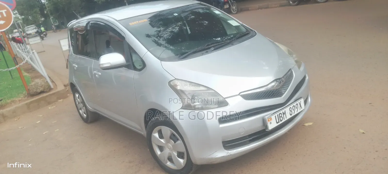 Toyota Ractis 2009 Silver