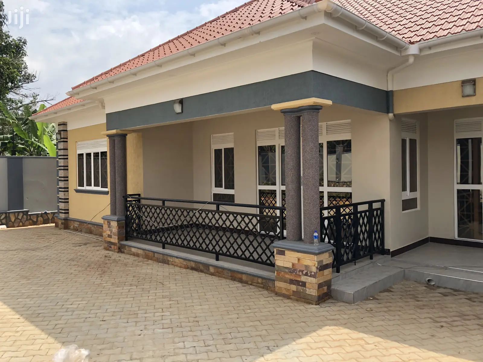 Kira Beautiful House On Sell