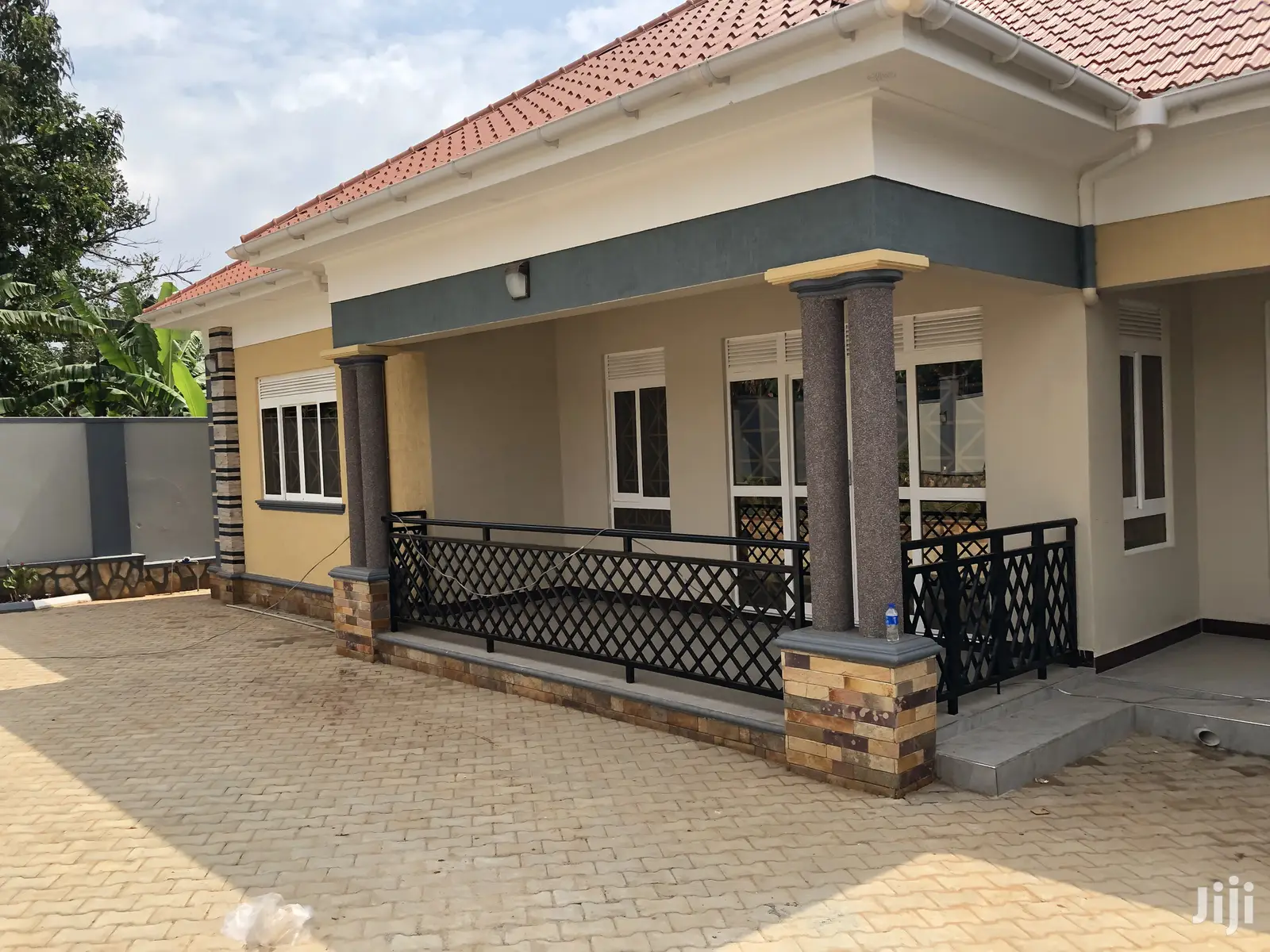 Kira Beautiful House On Sell