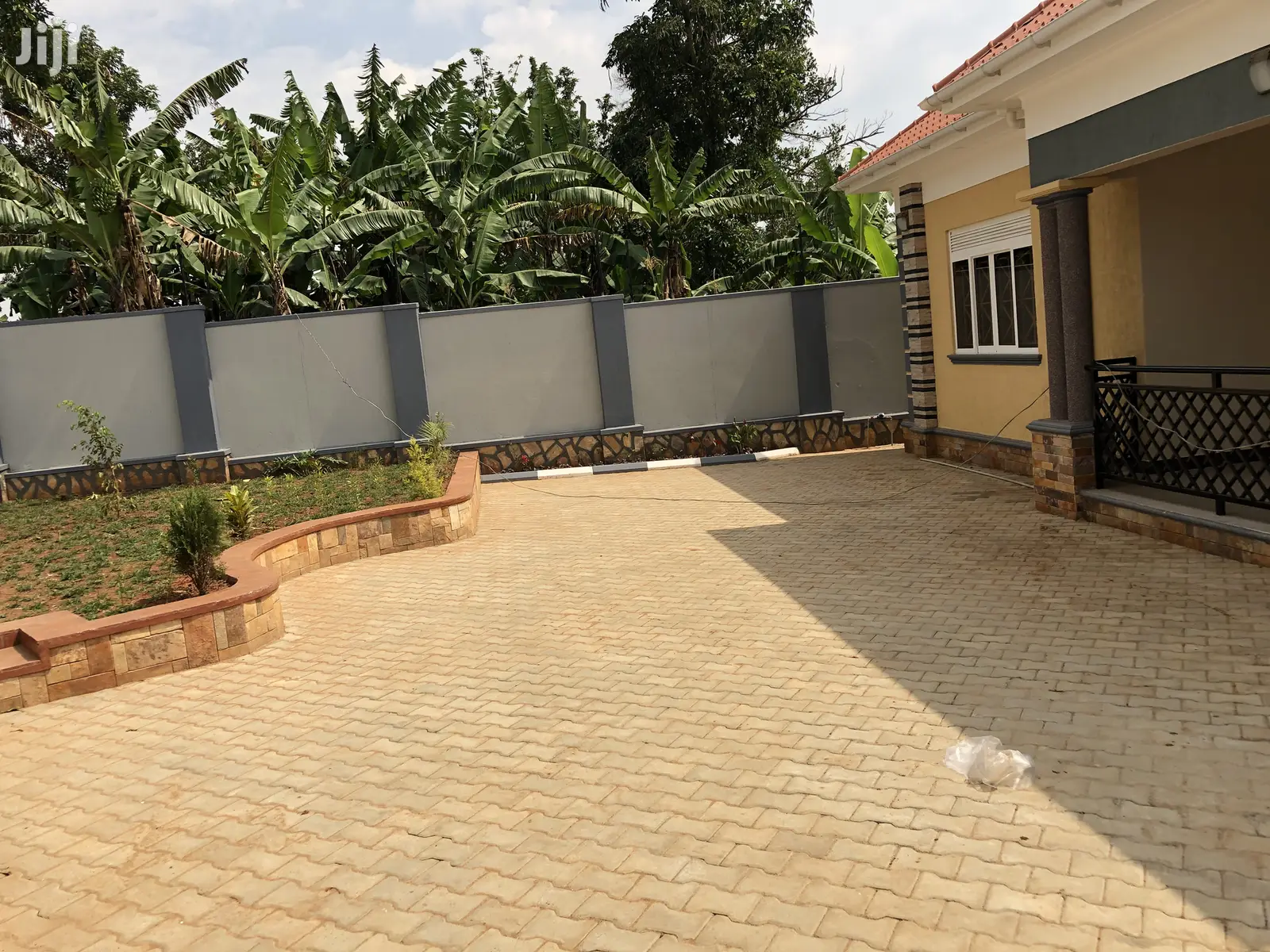 Kira Beautiful House On Sell
