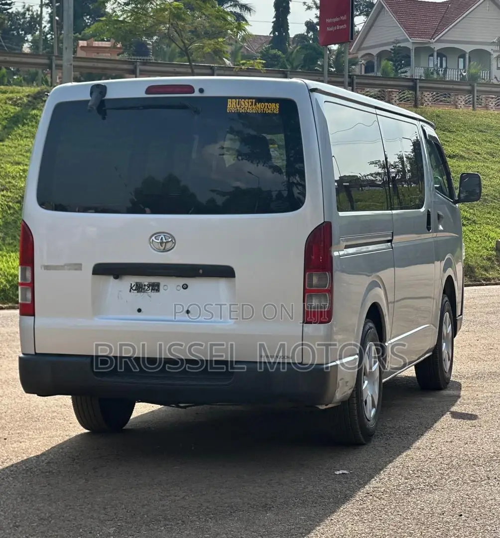 Toyota HiAce 2014 Silver