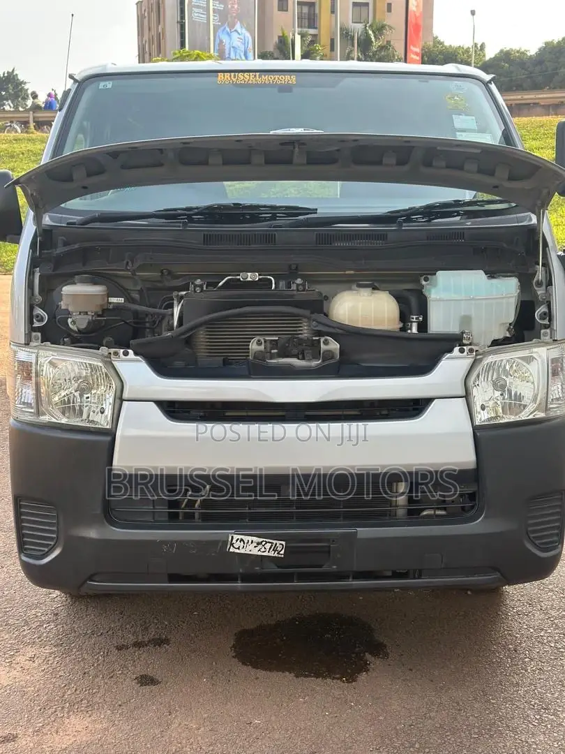 Toyota HiAce 2014 Silver