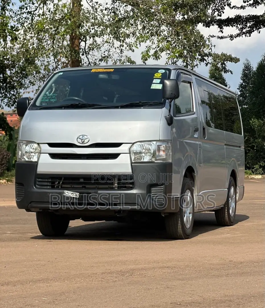Toyota HiAce 2014 Silver