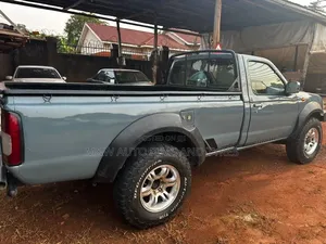 Nissan Navara 3.0 2009 Beige