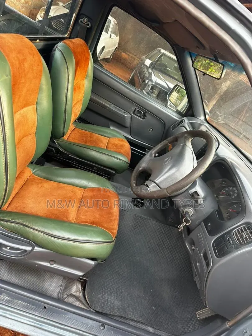 Nissan Navara 3.0 2009 Beige