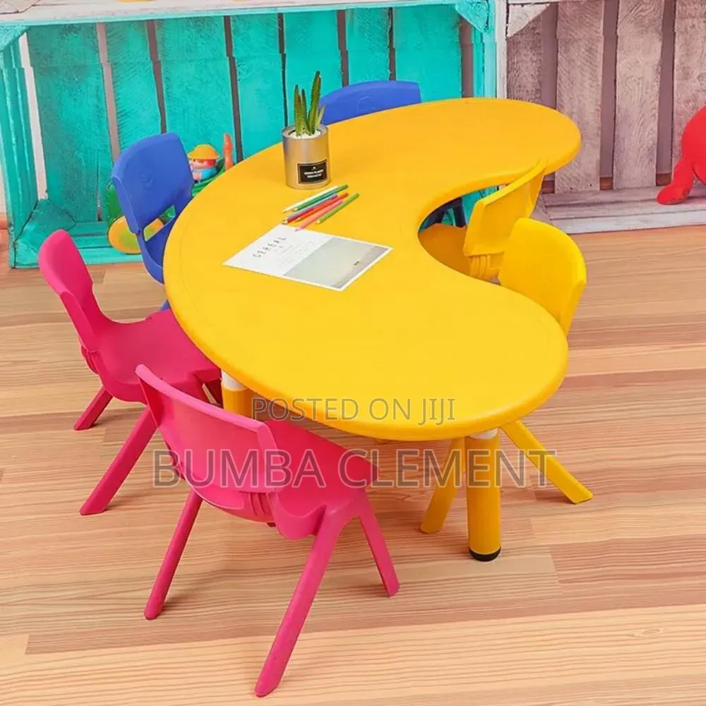 Moon -Shaped Nursery Plastic Table