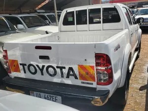 Toyota Hilux 2015 White
