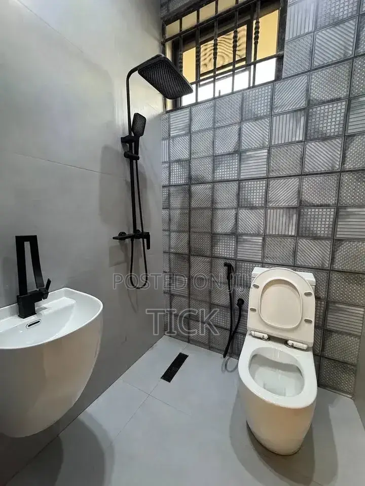 3bdrm Apartment in Bugolobi, Central Division for rent