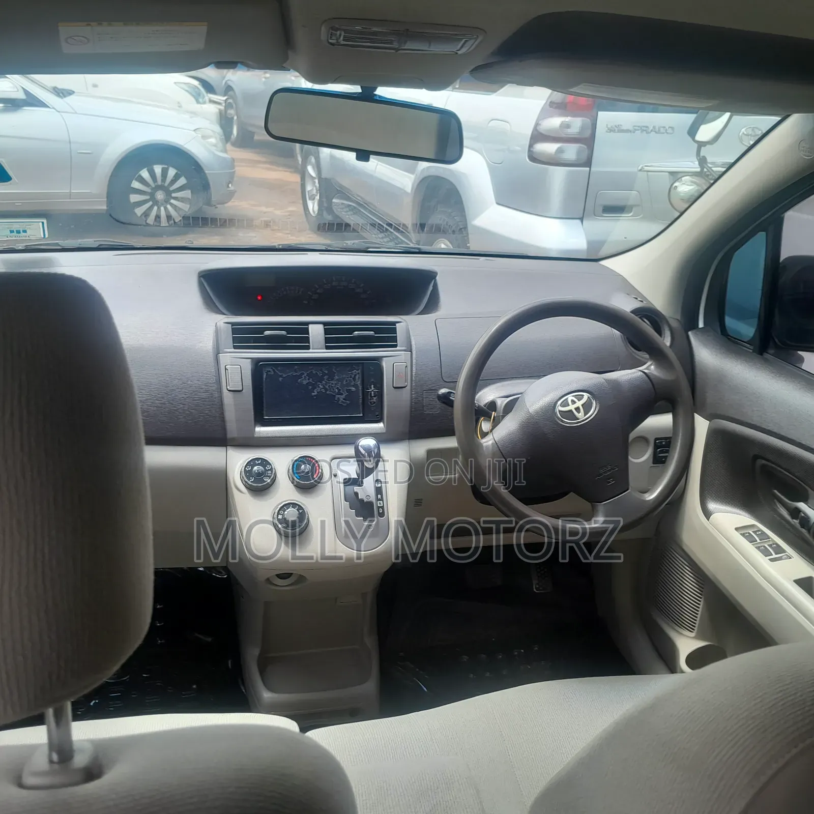 Toyota Passo Sette 2010 Silver