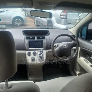 Toyota Passo Sette 2010 Silver