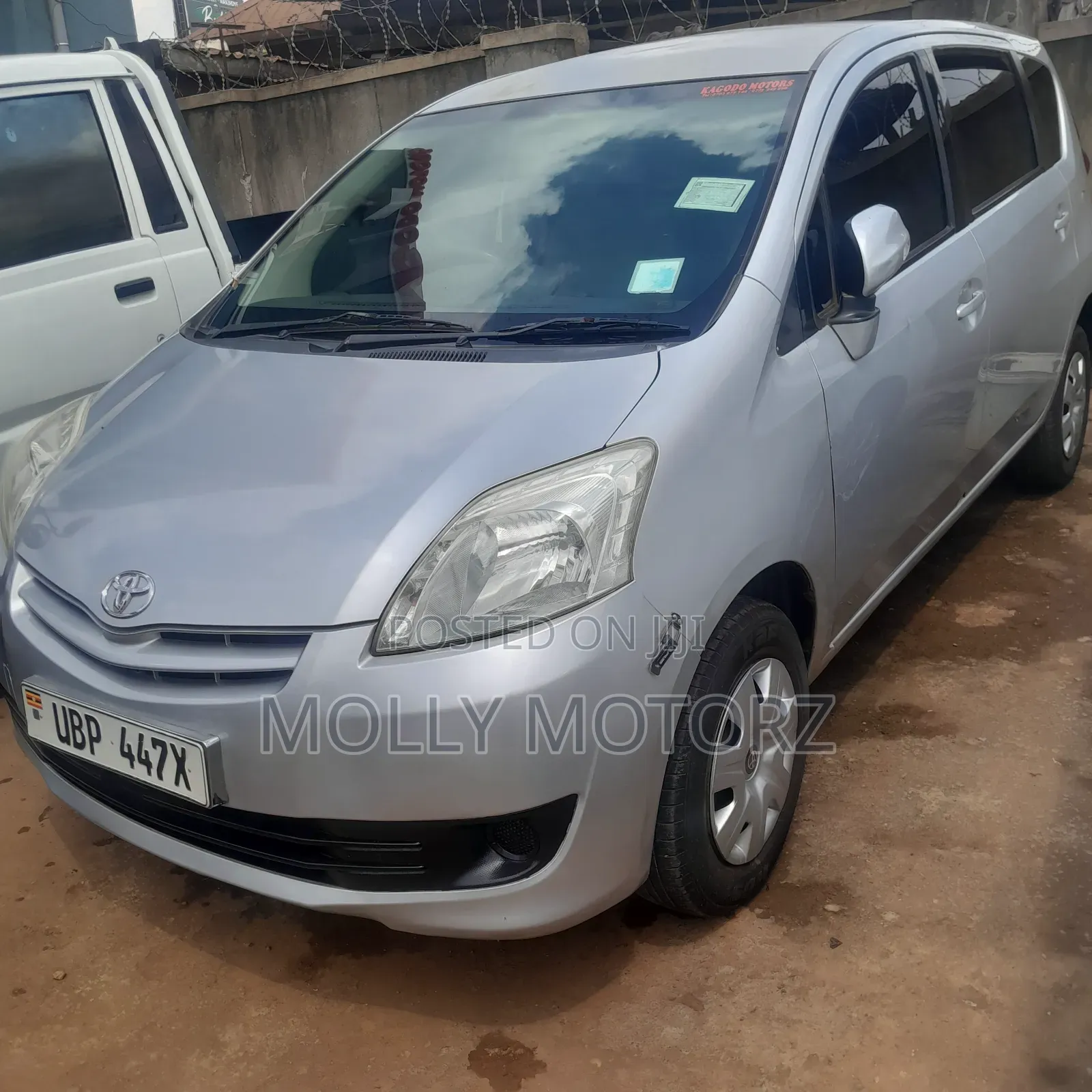 Toyota Passo Sette 2010 Silver