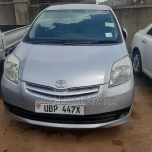 Toyota Passo Sette 2010 Silver