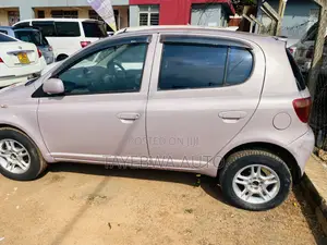 Toyota Vitz 1.0 FWD 5dr 2005 Pink