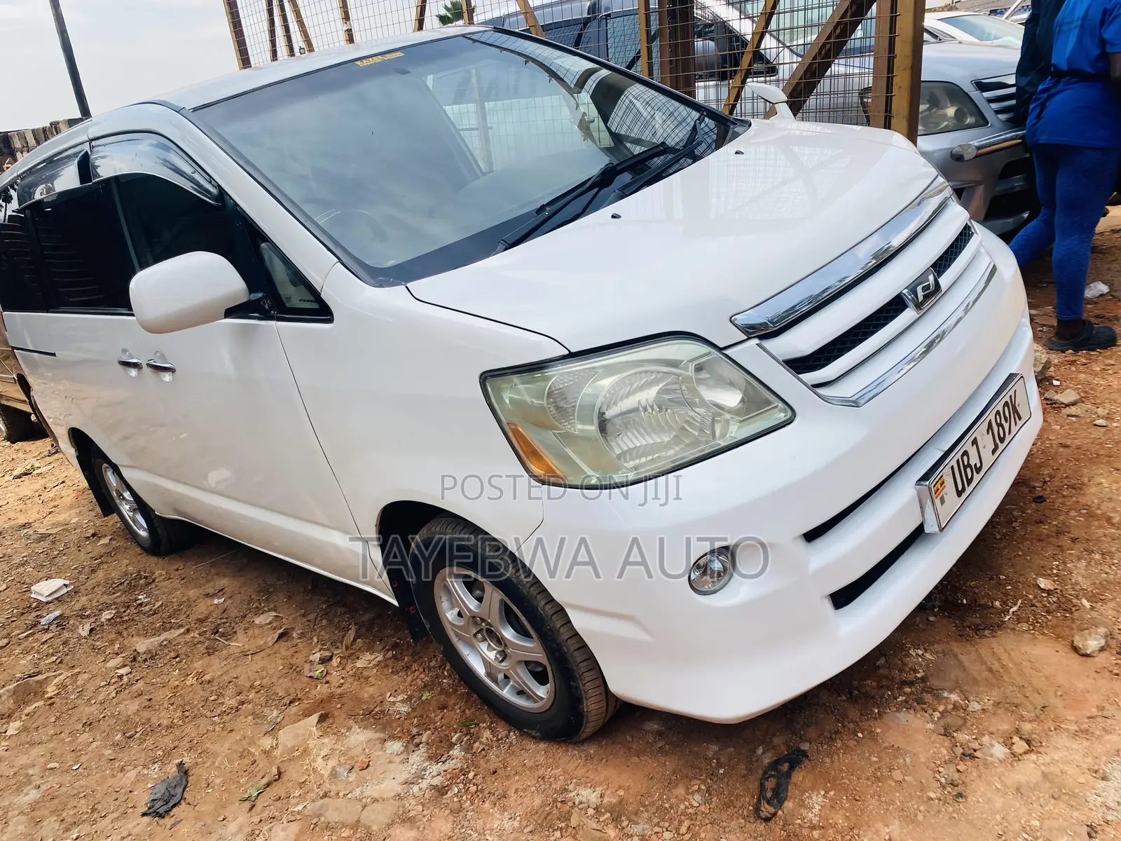 Toyota Noah 2005 White