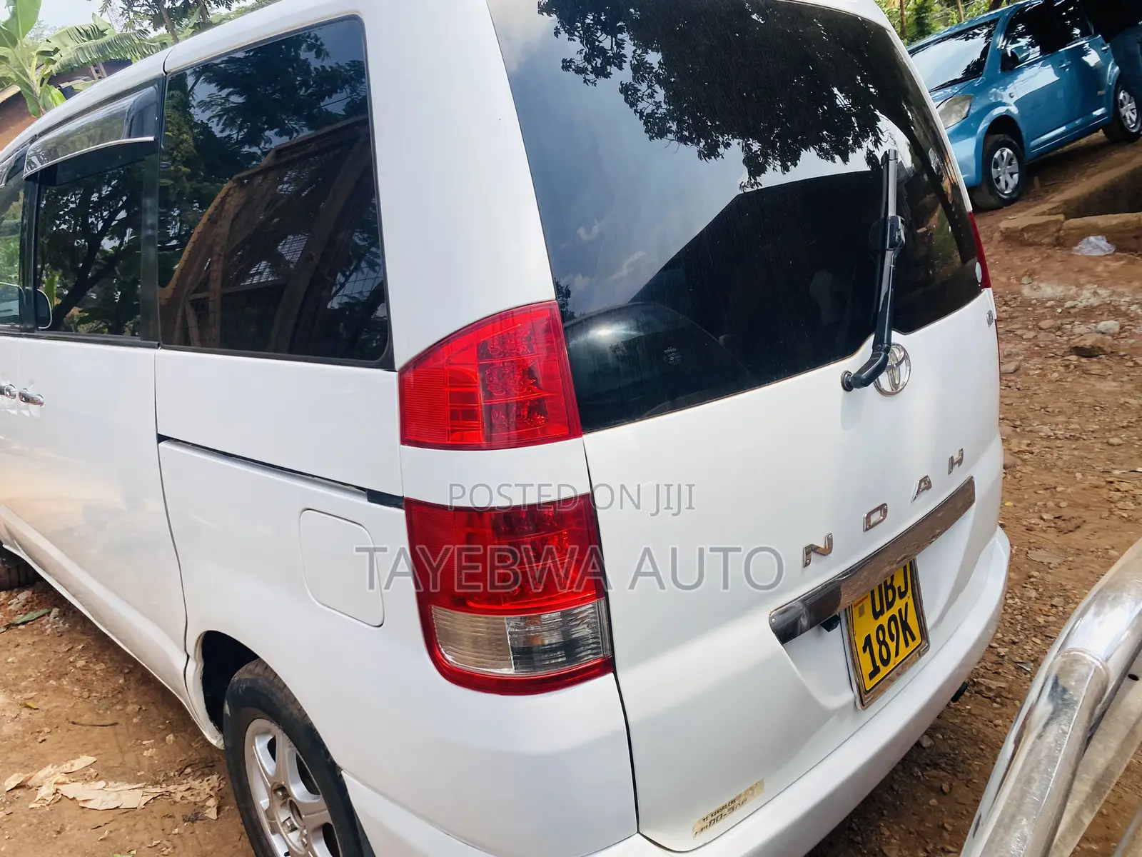 Toyota Noah 2005 White