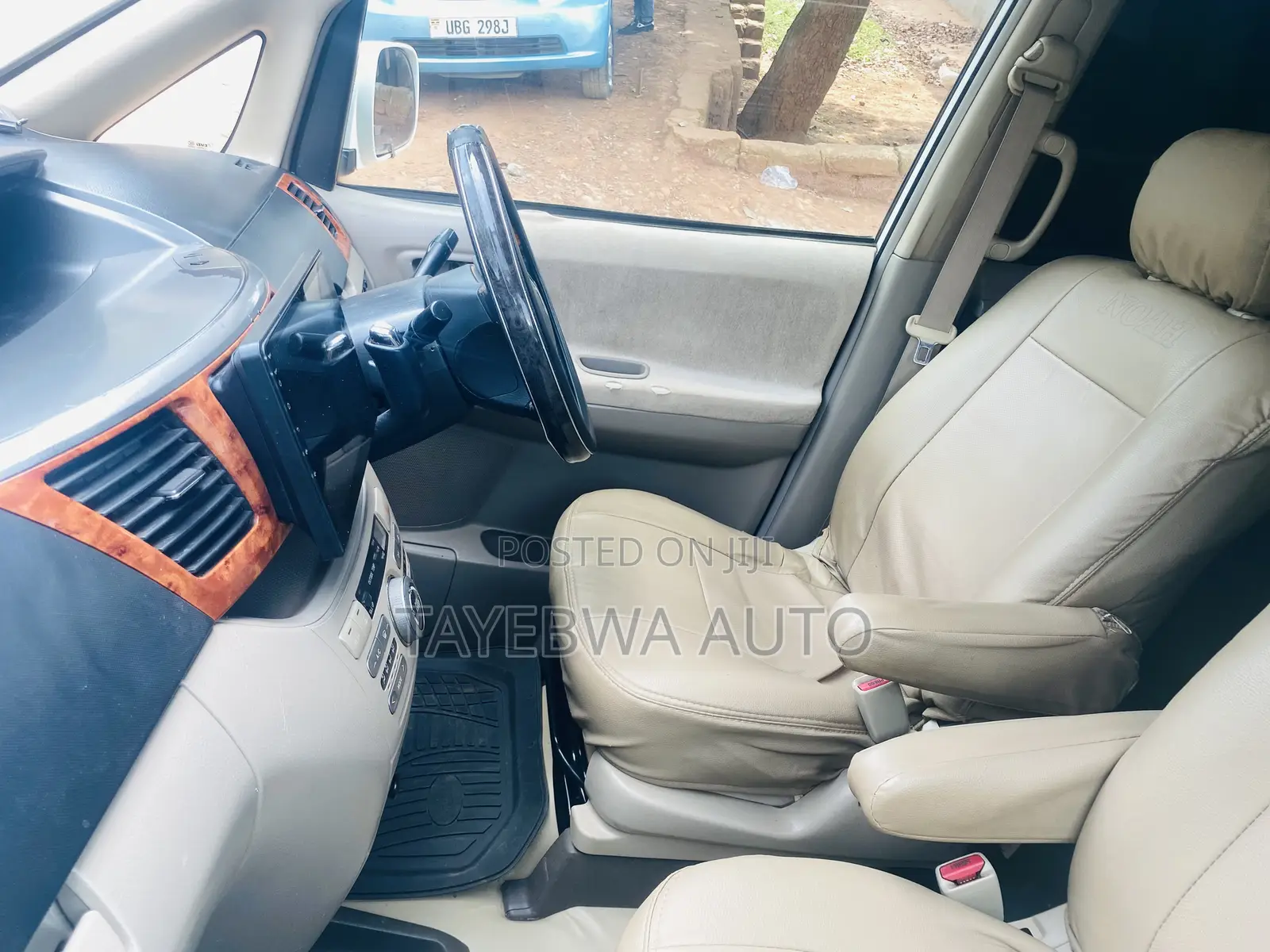 Toyota Noah 2005 White