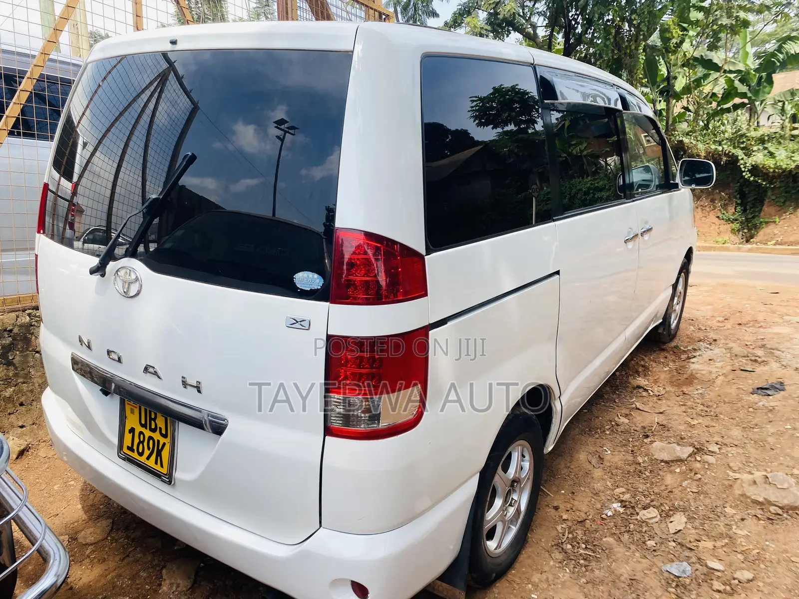 Toyota Noah 2005 White
