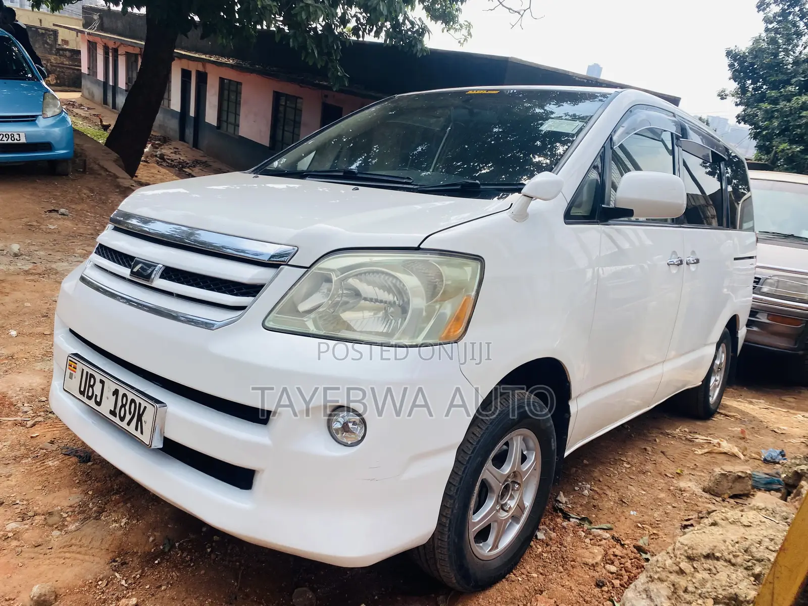 Toyota Noah 2005 White