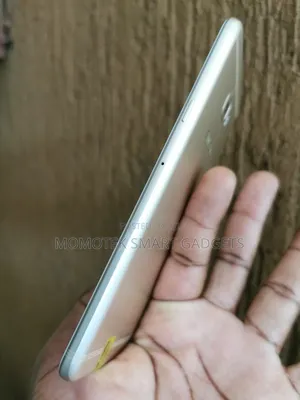 New Samsung Galaxy C9 Pro 64 GB Gold