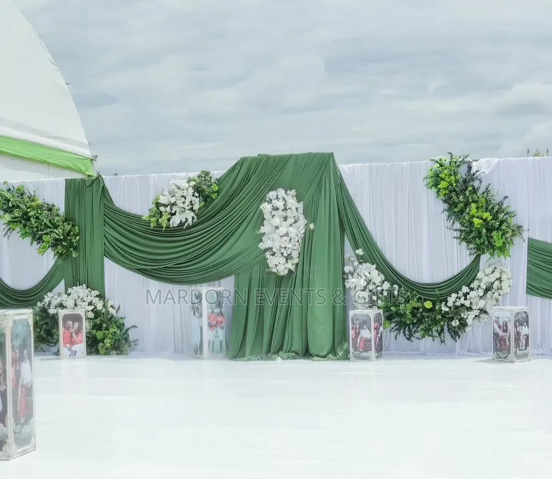 Mega Tent Green, White Gold Wedding of 400 Guests