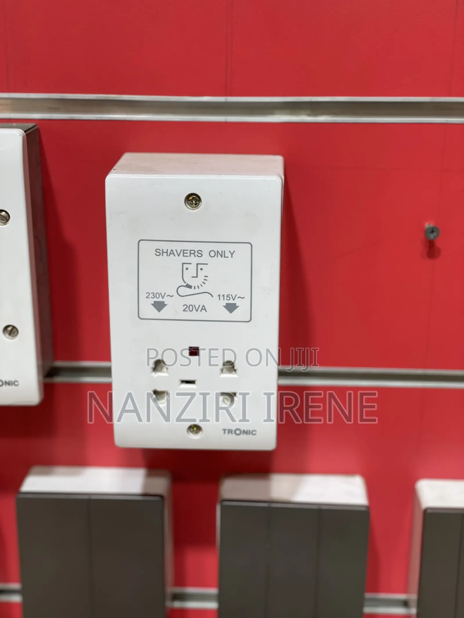 Shaver Socket