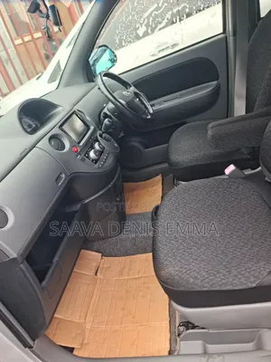 Toyota Sienta 2012 Silver