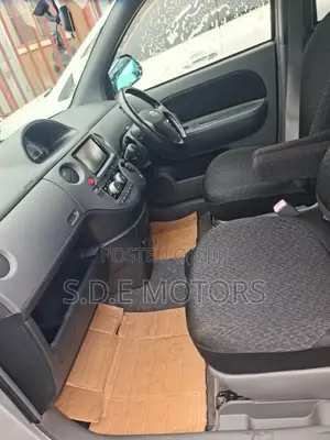 Toyota Sienta 2012 Silver