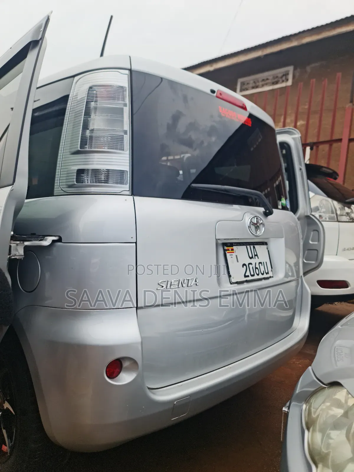 Toyota Sienta 2012 Silver