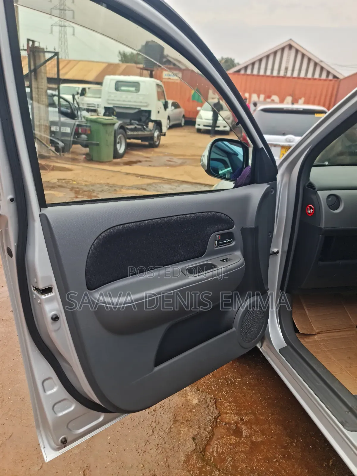 Toyota Sienta 2012 Silver