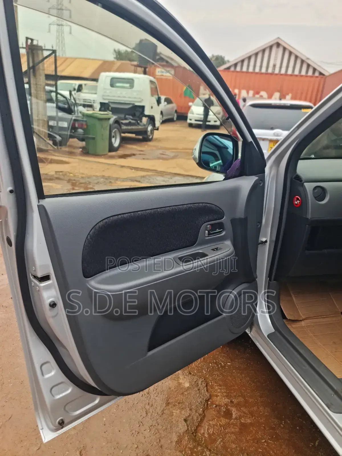 Toyota Sienta 2012 Silver