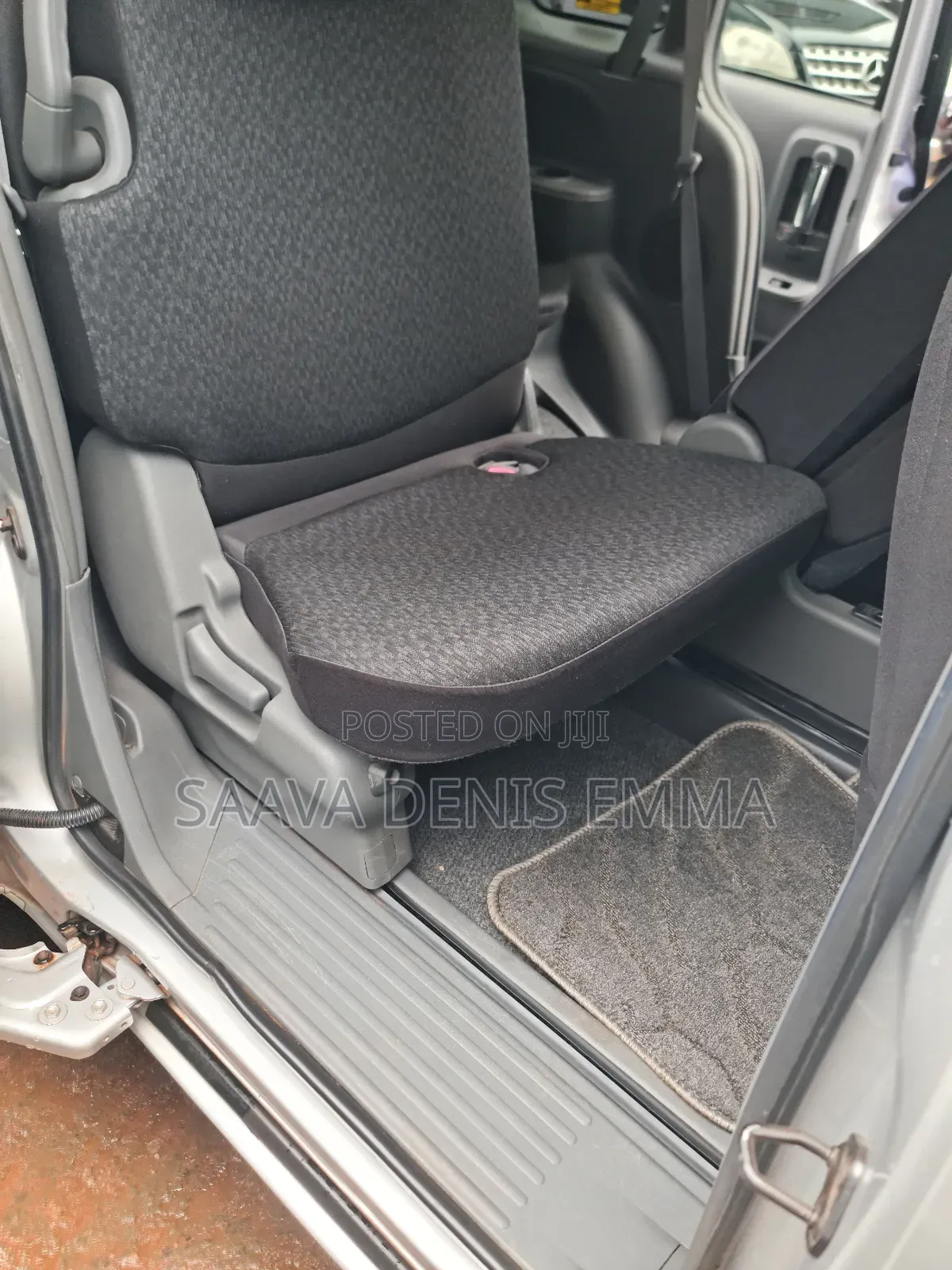 Toyota Sienta 2012 Silver