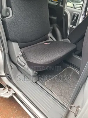 Toyota Sienta 2012 Silver